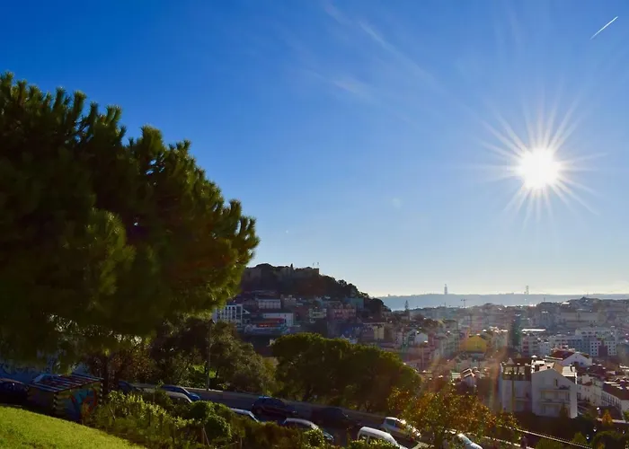 Elegant Riverview In Historical *