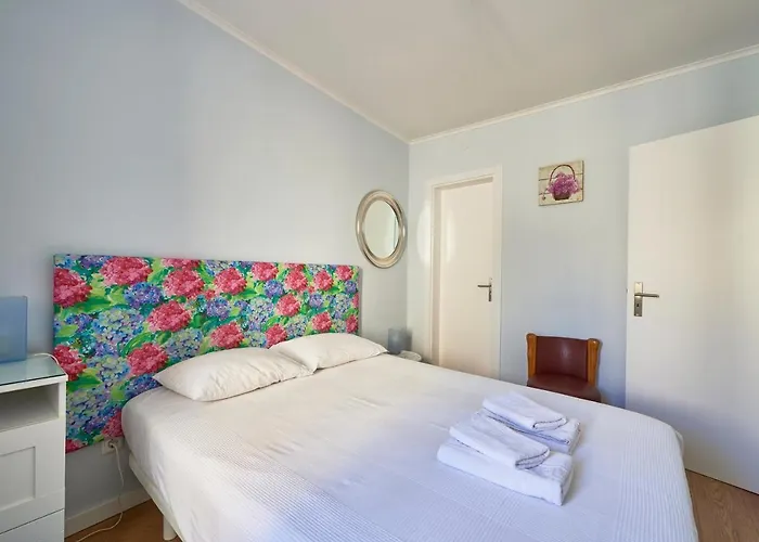 Elegant Riverview In Historical شقة