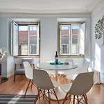 Elegant Riverview In Historical アパート
