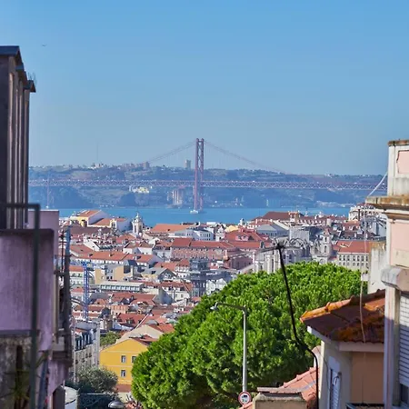 Elegant Riverview In Historical Appartamento Lisbona