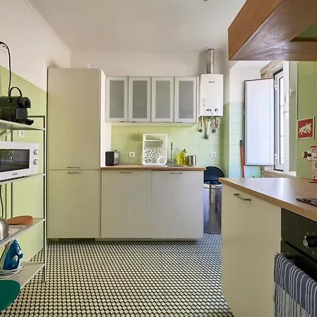 Elegant Riverview In Historical