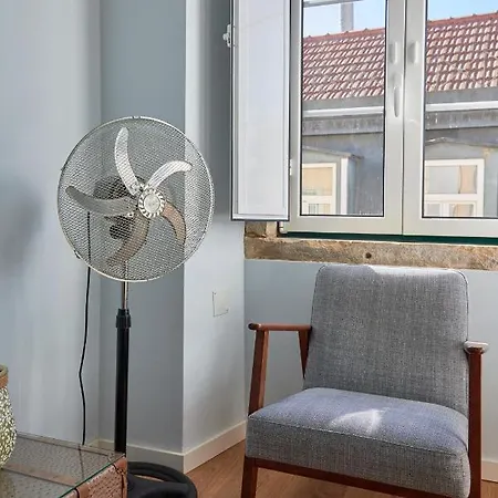 Elegant Riverview In Historical Daire