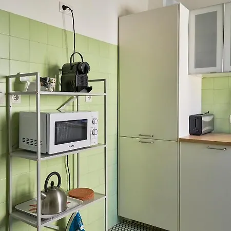 Elegant Riverview In Historical Appartement