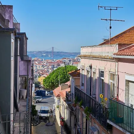 Appartamento Elegant Riverview In Historical Lisbona
