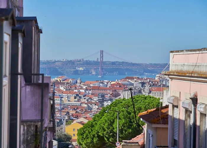 Elegant Riverview In Historical Appartement Lissabon