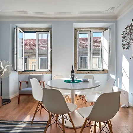 Elegant Riverview In Historical 아파트