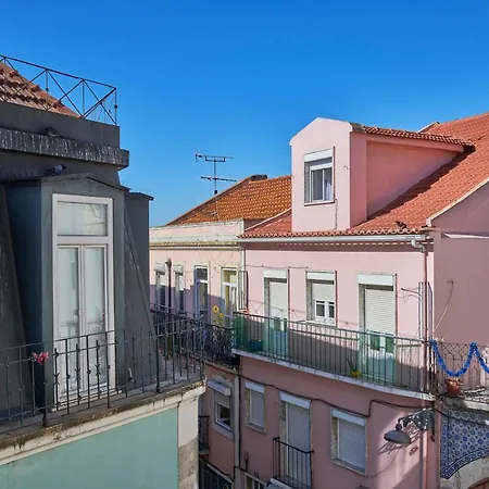 아파트 Elegant Riverview In Historical